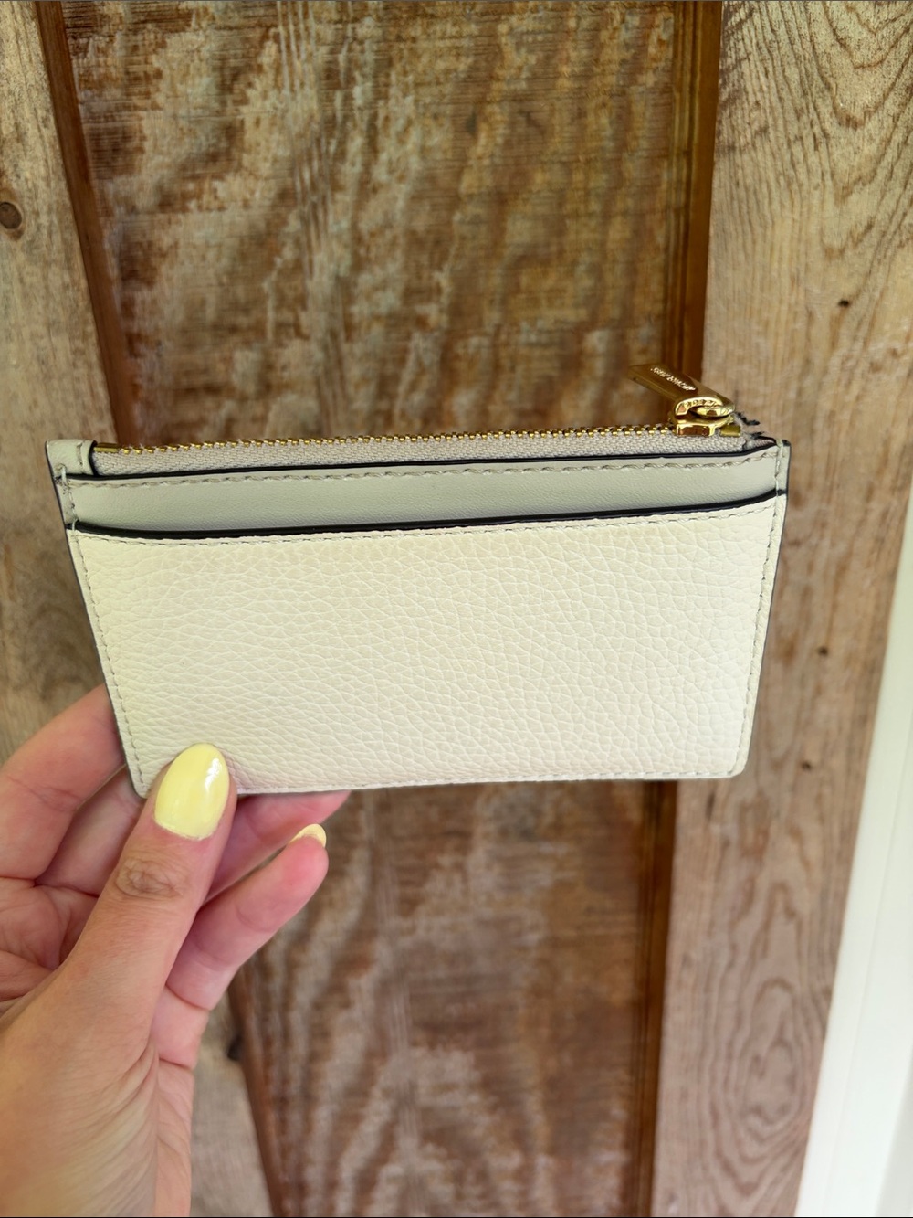Michael Kors Cream Leather Card Case with Gold Logo - Picture 2 of 2